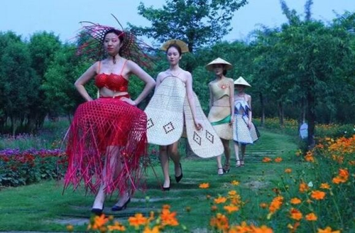 首届全国民族民间龙舟公开赛带您嗨转宜宾(图7) 首届全国民族民间龙舟公开赛带您嗨转宜宾(图7)