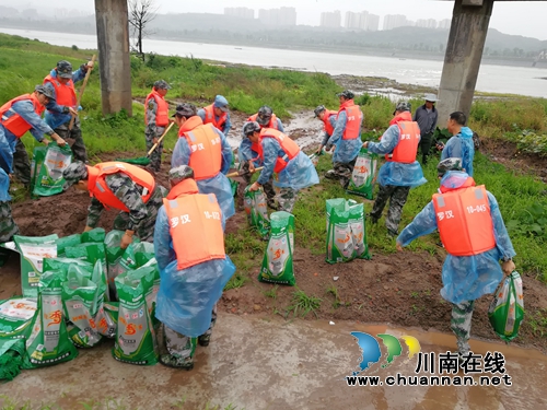 龙马潭区罗汉街道开展防汛应急抢险演练活动(图1) 龙马潭区罗汉街道开展防汛应急抢险演练活动(图1)