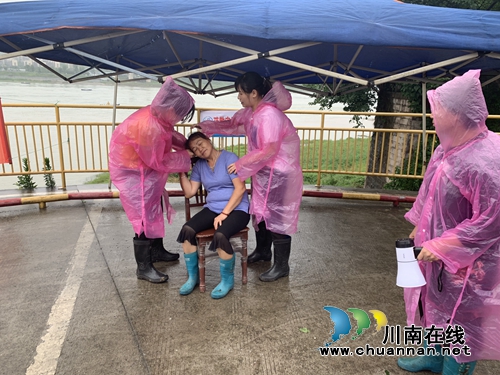 龙马潭区罗汉街道开展防汛应急抢险演练活动(图4) 龙马潭区罗汉街道开展防汛应急抢险演练活动(图4)