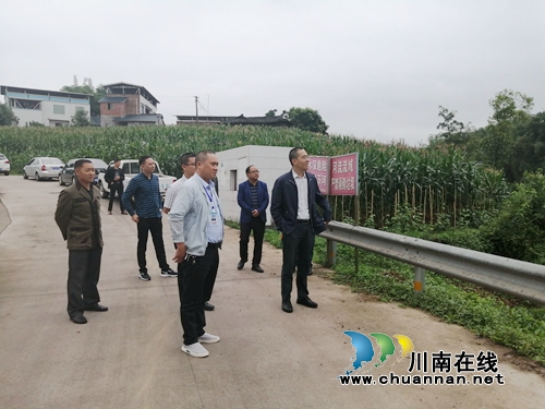 赵领到泸县云龙镇督导河长制工作(图1)