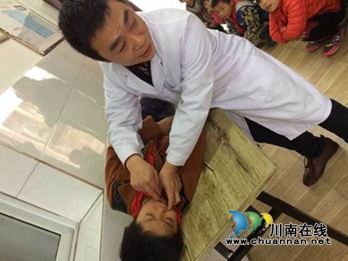 叙永县向林镇棉竹村小学开展食物中毒知识讲座和急救演练(图2)