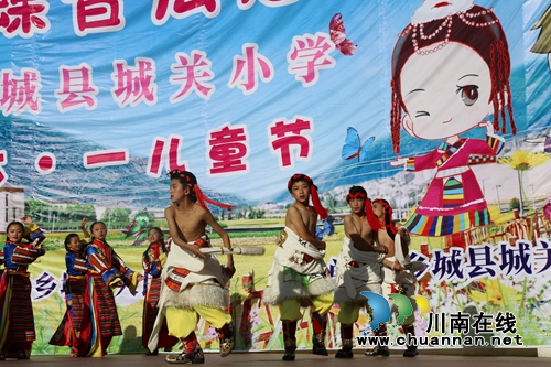 泸州中院缤纷彩蝶普法志愿行走进乡城城关中学(图3)