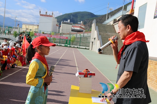 泸州中院缤纷彩蝶普法志愿行走进乡城城关中学(图6)