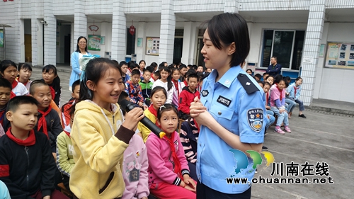 纳溪区棉花坡镇中心小学法制教育专题讲座(图2) 纳溪区棉花坡镇中心小学法制教育专题讲座(图2)