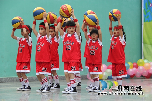 迎“六一”&nbsp;泸县云龙镇中心幼儿园举办文艺汇演(图3)