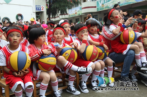 迎“六一”&nbsp;泸县云龙镇中心幼儿园举办文艺汇演(图4)