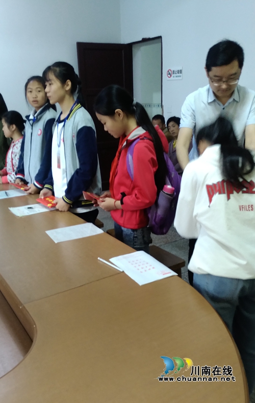 泸州市“朝阳工程”到合江法王寺镇助学送温暖(图1) 泸州市“朝阳工程”到合江法王寺镇助学送温暖(图1)