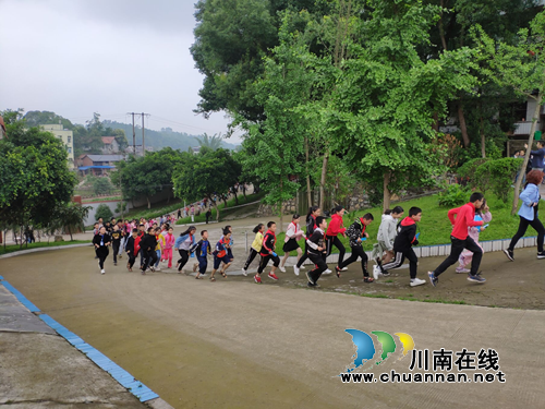 宜宾南溪区黄沙镇开展山洪灾害防御避险演练进校园活动(图1)