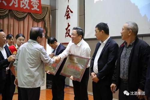 重担源于信任&nbsp;沈鸿林当选市扶贫开发协会副会长(图3)