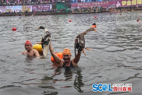 首届中国民族民间龙舟公开赛在宜宾长宁开赛(图1)