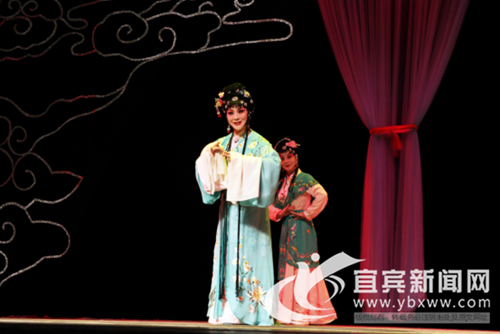 川剧《梅女》在宜宾上演 现场观众大呼过瘾(图1) 川剧《梅女》在宜宾上演 现场观众大呼过瘾(图1)