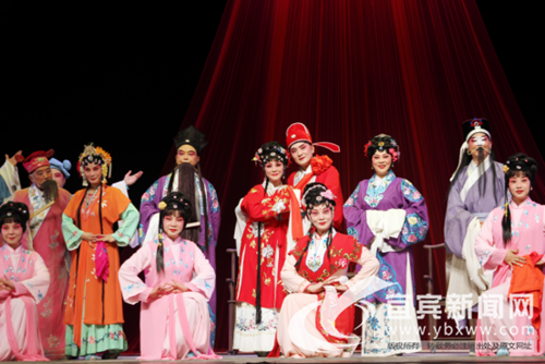 川剧《梅女》在宜宾上演 现场观众大呼过瘾(图4) 川剧《梅女》在宜宾上演 现场观众大呼过瘾(图4)