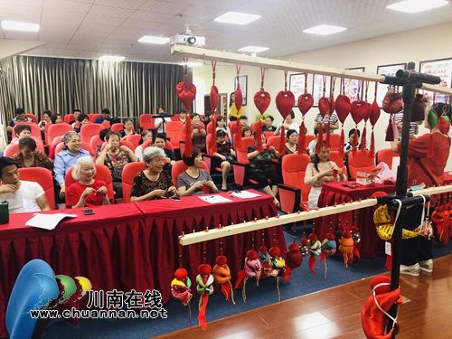 穿汉服做香包&nbsp;龙马潭区红星街道新民社区过最传统端午节(图2)