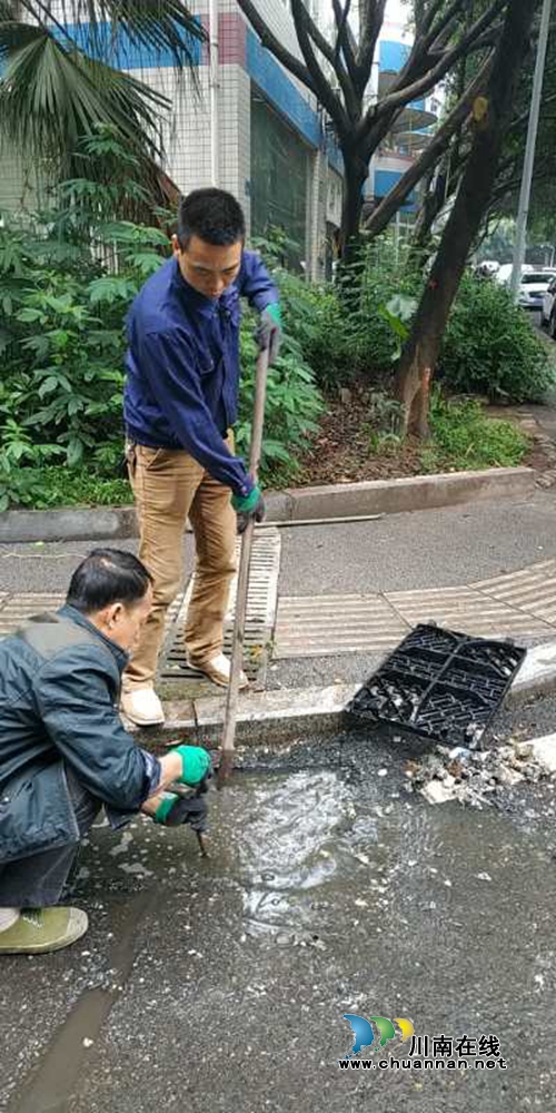 龙马潭:防洪排涝任务重 市政工人施工忙(图3) 龙马潭:防洪排涝任务重 市政工人施工忙(图3)