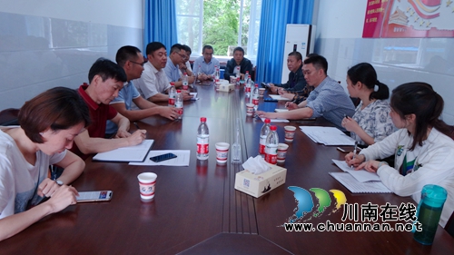 合江县教仪站考察龙马潭区实验教学评估工作(图1)