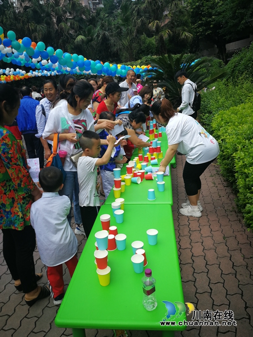 江阳区大山坪三道桥社区：校联欢庆六一&nbsp;&nbsp;党群齐把廉歌传(图3)