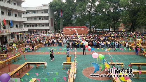 叙永水尾中心小学校举行“童心向党，欢庆六一”庆祝暨游园活动(图1)