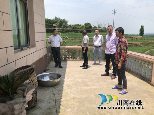 朱兵到泸县太伏镇照南山村调研指导脱贫攻坚工作(图1)