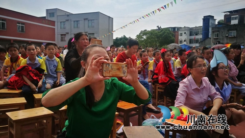 泸县得胜小学举行“祖国颂”主题艺术节暨课服成果汇报演出(图10)