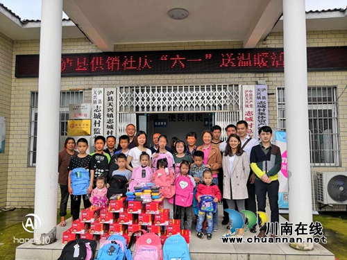 送上节日的温暖！泸县供销社慰问贫困儿童(图2)