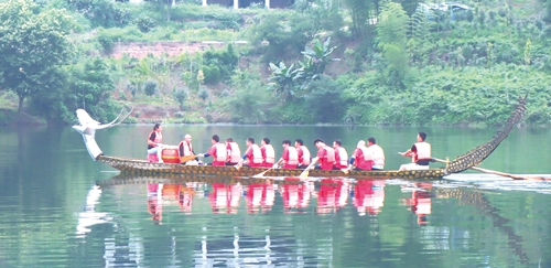 包粽子&nbsp;赛龙舟&nbsp;传统佳节情依旧(图7)