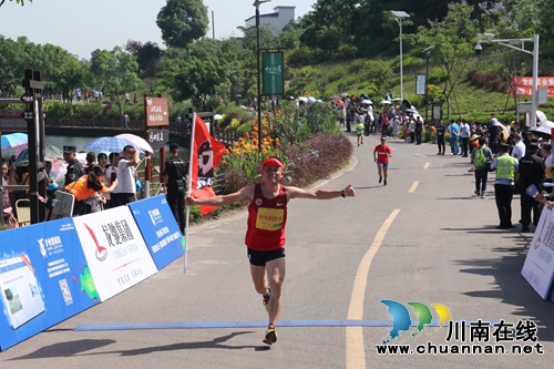 环湖奔跑+润肺&nbsp;泸州千余跑友“悦”跑十里渔湾(图8)