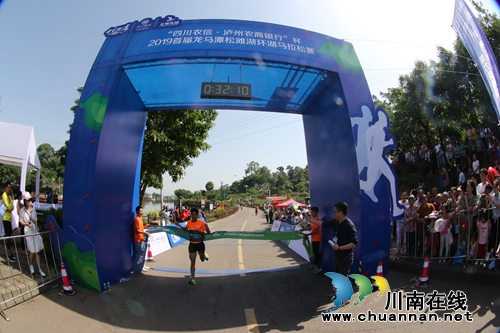 环湖奔跑+润肺&nbsp;泸州千余跑友“悦”跑十里渔湾(图9)