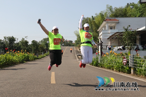 环湖奔跑+润肺&nbsp;泸州千余跑友“悦”跑十里渔湾(图16)