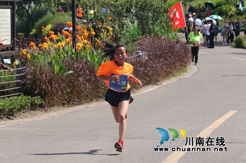 环湖奔跑+润肺&nbsp;泸州千余跑友“悦”跑十里渔湾(图17)