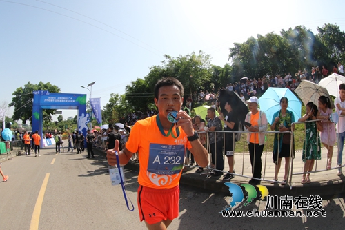 环湖奔跑+润肺&nbsp;泸州千余跑友“悦”跑十里渔湾(图21)