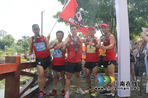 环湖奔跑+润肺&nbsp;泸州千余跑友“悦”跑十里渔湾(图23)