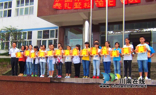 纳溪护国中学校长龙中华：为农家子弟改变命运(图1)