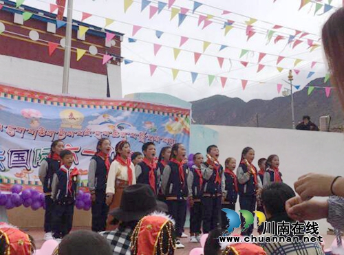 泸县瓦子小学结对青麦小学然乌小学&nbsp;共浇藏区花朵(图1)