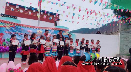 泸县瓦子小学结对青麦小学然乌小学&nbsp;共浇藏区花朵(图3)