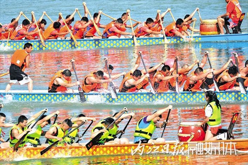 17支龙舟队竞渡甜城湖&nbsp;内江市龙舟赛开桨(图1)