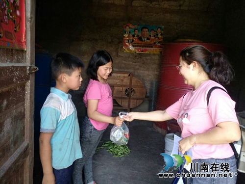 泸县太伏镇:结对帮扶增感情 脱贫攻坚暖人心(图3) 泸县太伏镇:结对帮扶增感情 脱贫攻坚暖人心(图3)