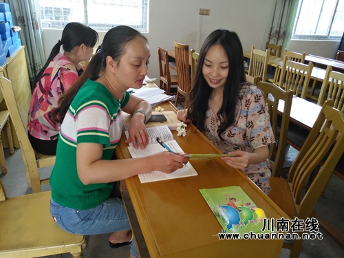 泸县潮河司法所“普法志愿者培训”走进红兴村(图1)