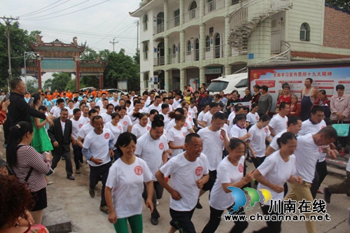 龙马潭区罗汉街道群丰村开展第三节农民运动会暨首届“农信杯”美丽乡村越野跑比赛活动(图4)