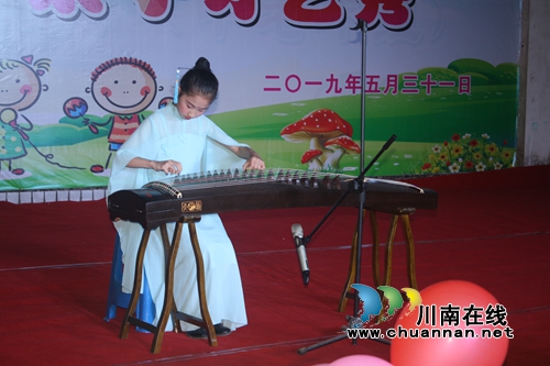 龙马潭区罗汉街道石樑社区开展庆六一“我与祖国共成长”亲子才艺秀活动(图1)