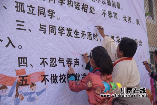 “飞”进藏区&nbsp;泸州法院缤纷彩蝶送法律给藏胞(图8)