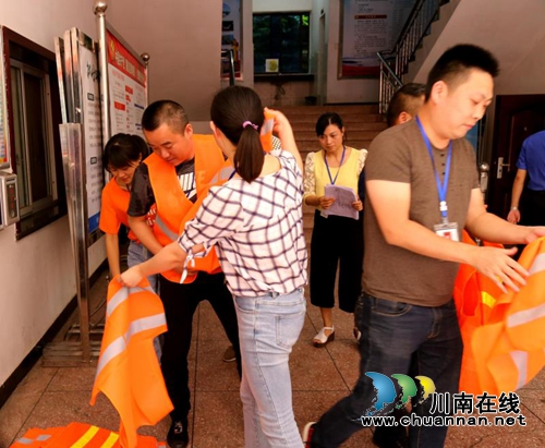 纳溪区综合行政执法局开展突发事件应急演练(图4)