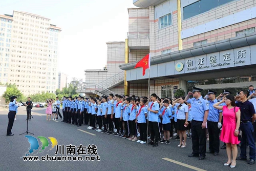 泸州十八中师生代表参加纪念“6·3”虎门销烟公开销毁毒品毒具现场会(图1)