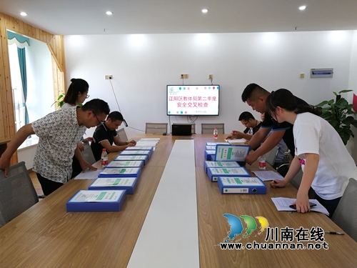 江阳区教体局安办和茜草街道教管中心到张坝街道辖区学校开展2019年二季度交叉安全检查(图2)