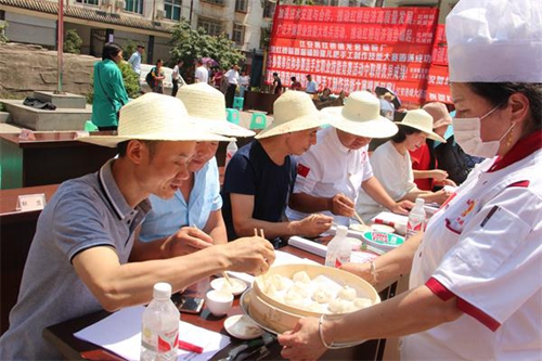 匠心传承技艺&nbsp;高手角逐宜宾红桥猪儿粑制作大赛(图3)