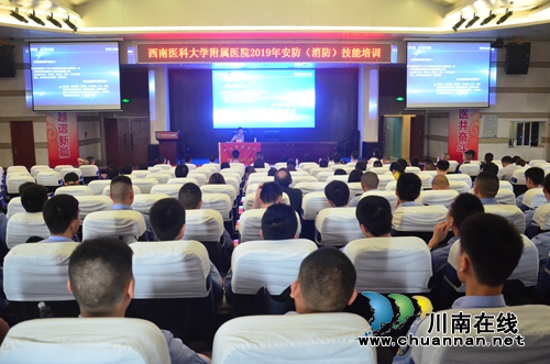 定制安防课接地气&nbsp;四川警院警盾公益宣讲火爆(图4)