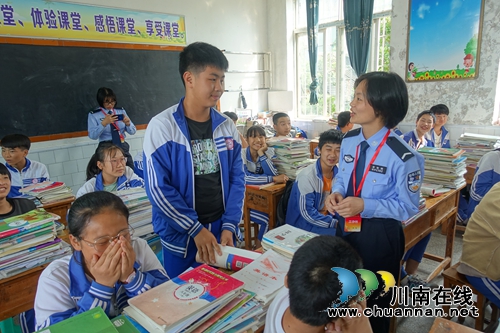 定制安防课接地气&nbsp;四川警院警盾公益宣讲火爆(图11)