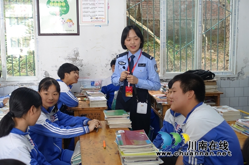 定制安防课接地气&nbsp;四川警院警盾公益宣讲火爆(图13)