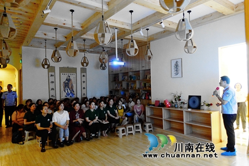 定制安防课接地气&nbsp;四川警院警盾公益宣讲火爆(图8)