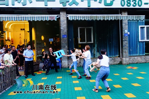 定制安防课接地气&nbsp;四川警院警盾公益宣讲火爆(图9)