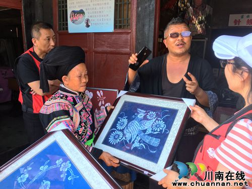 “泸州非遗之旅”媒体采风行活动完美收官(图4) “泸州非遗之旅”媒体采风行活动完美收官(图4)